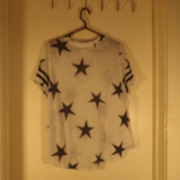 Maurices 24/7 Thin Material Star Patterned Corset Lace Detail Top Sz 0X - Picture 5 of 6